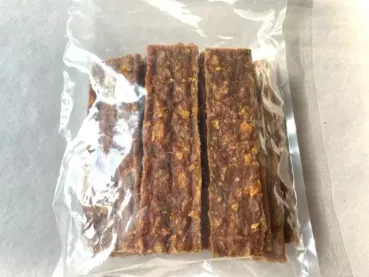 Hühnerfleisch getrocknet - breite Streifen - 200 g - MHD 11.12.26